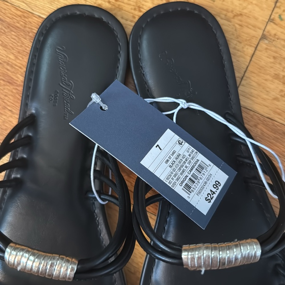 Universal Thread Sandals - Picture 2 of 4